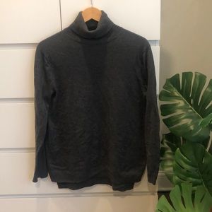 GAP grey turtleneck sweater